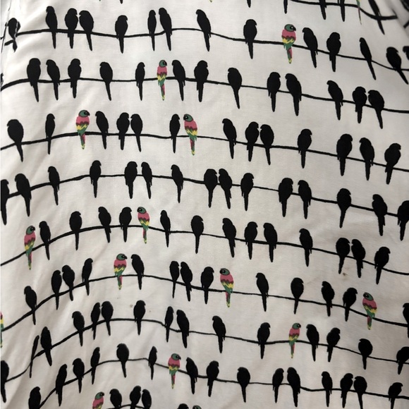 Fun bird Print Blouse. Good Condition. Very flattering with soft Rayon fabric. - Picture 2 of 7